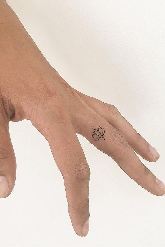 Les 100 plus beaux tatouages de doigts 62