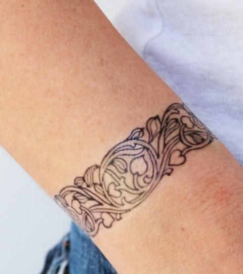 Les 100 plus beaux tatouages bracelet femme 64
