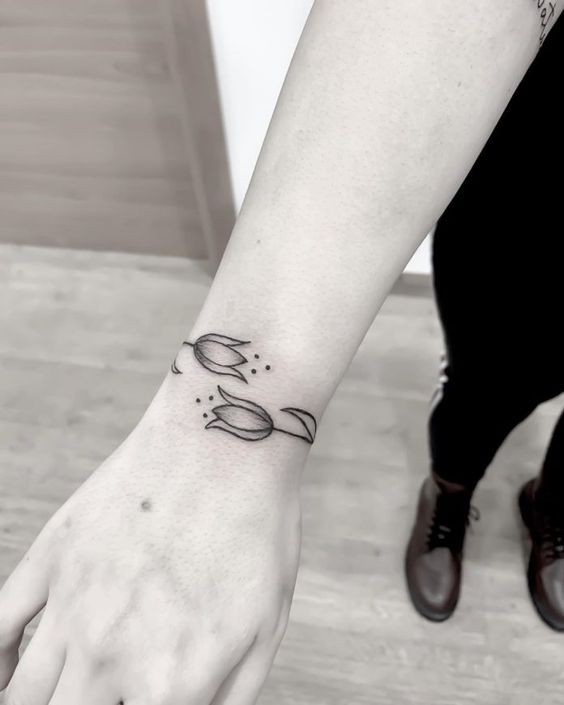 Les 100 plus beaux tatouages bracelet femme 68