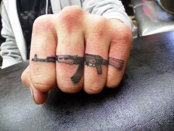 Les 100 plus beaux tatouages de doigts 70