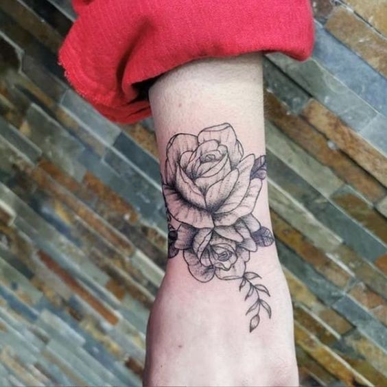 Les 100 plus beaux tatouages de poignet pour femme 69