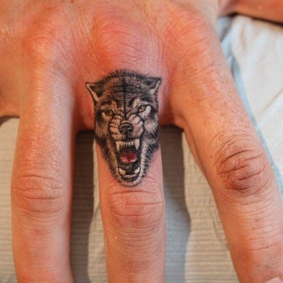Les 100 plus beaux tatouages de doigts 7