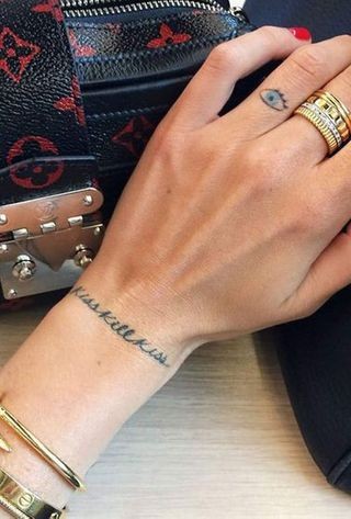 Les 100 plus beaux tatouages bracelet femme 71