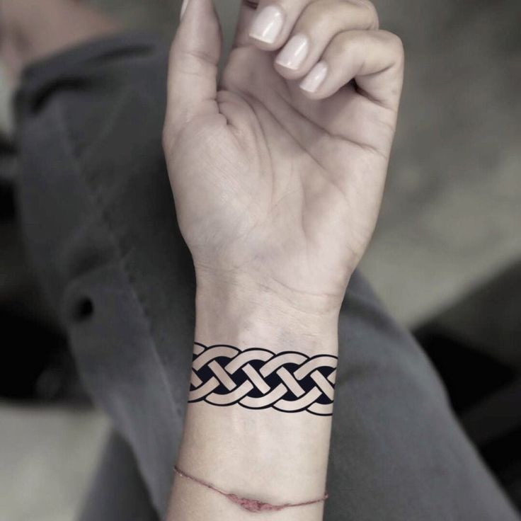 Les 100 plus beaux tatouages bracelet femme 73