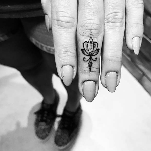 Les 100 plus beaux tatouages de doigts 74