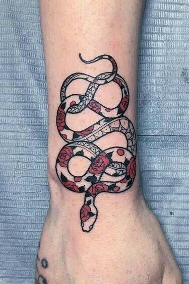 50 idées de tatouage serpent pour femme 8