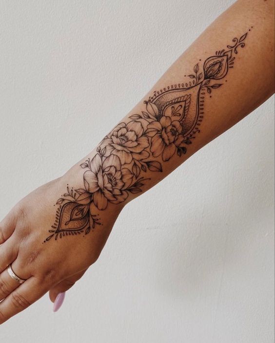 Les 100 plus beaux tatouages mandala pour femme 82