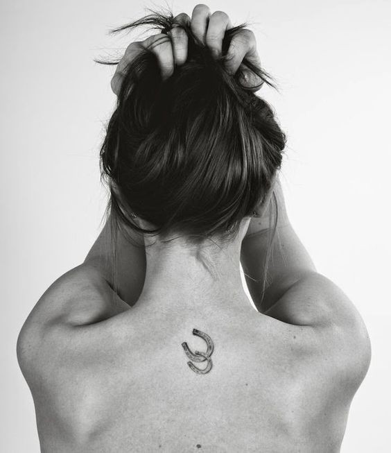 Les 100 plus beaux tatouages dos femme 83