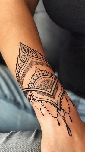 Les 100 plus beaux tatouages mandala pour femme 83