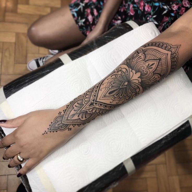 Les 100 plus beaux tatouages mandala pour femme 85
