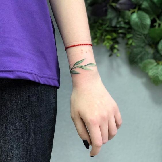 Les 100 plus beaux tatouages bracelet femme 86