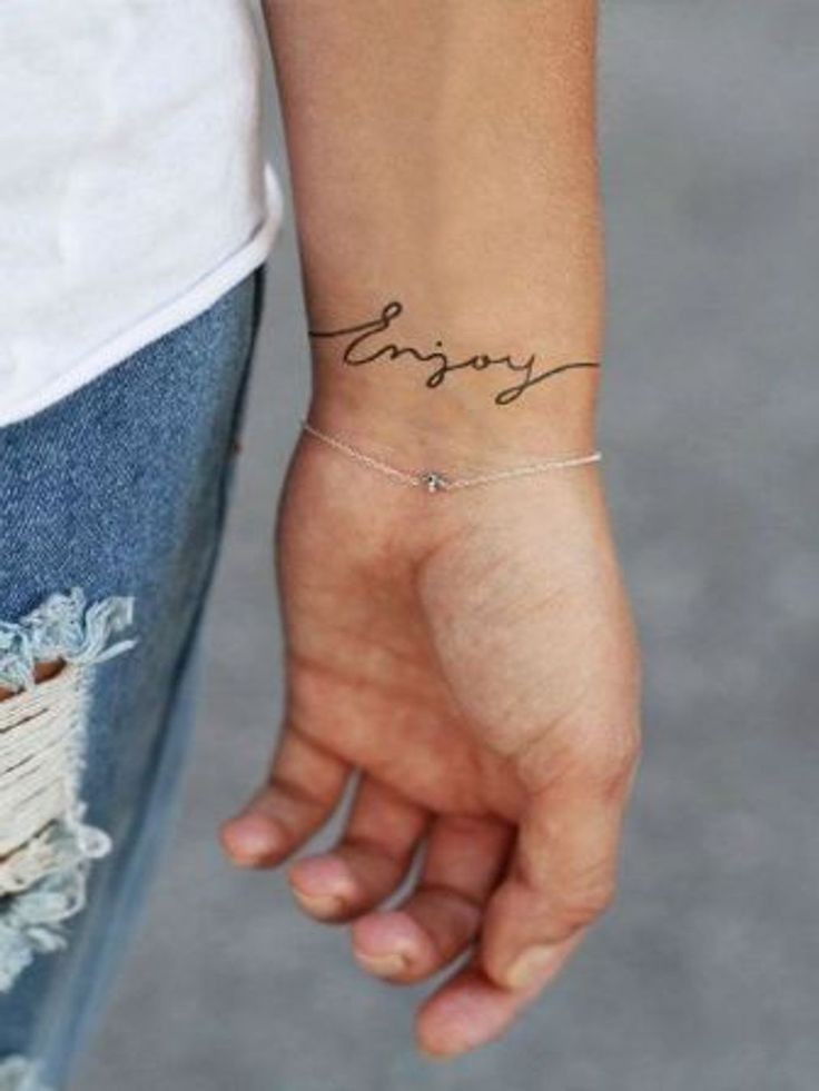 Les 100 plus beaux tatouages de poignet pour femme 85