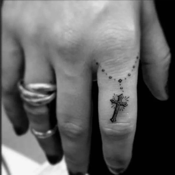 Les 100 plus beaux tatouages de doigts 87
