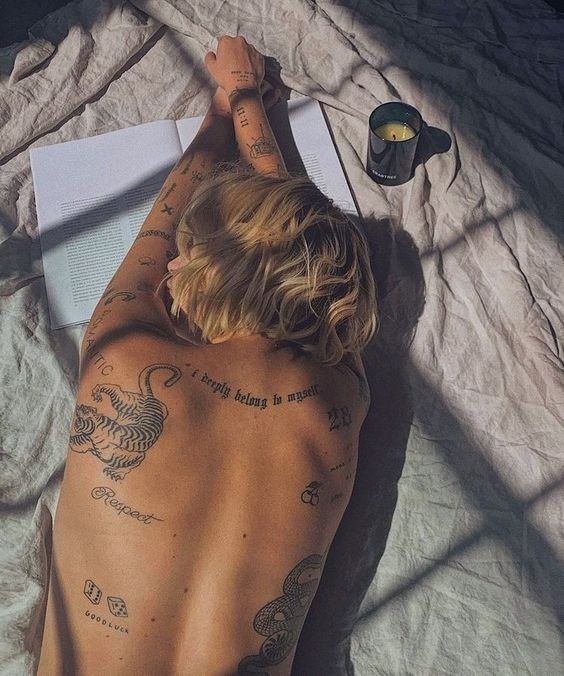 Les 100 plus beaux tatouages dos femme 88