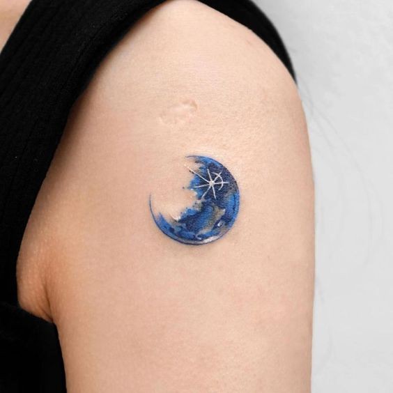 100 idées de tatouages lune pour femme 90