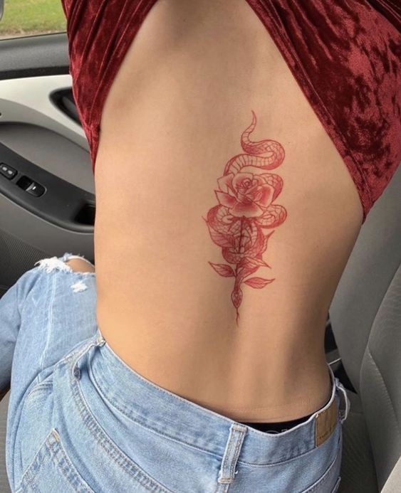 50 idées de tatouage serpent pour femme 9