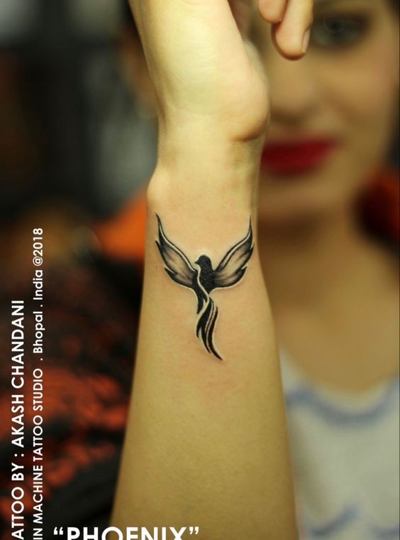 Les 100 plus beaux tatouages de poignet pour femme 91