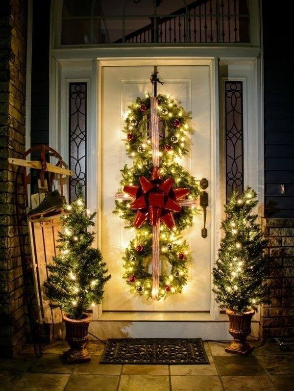 23 idées pour décorer votre entrée à Noël 1