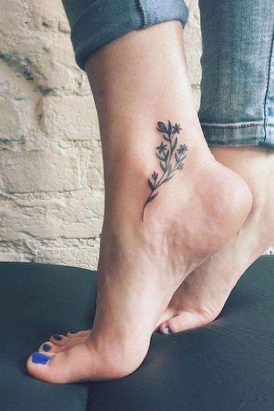 Les 100 plus beaux tatouages cheville femme 18