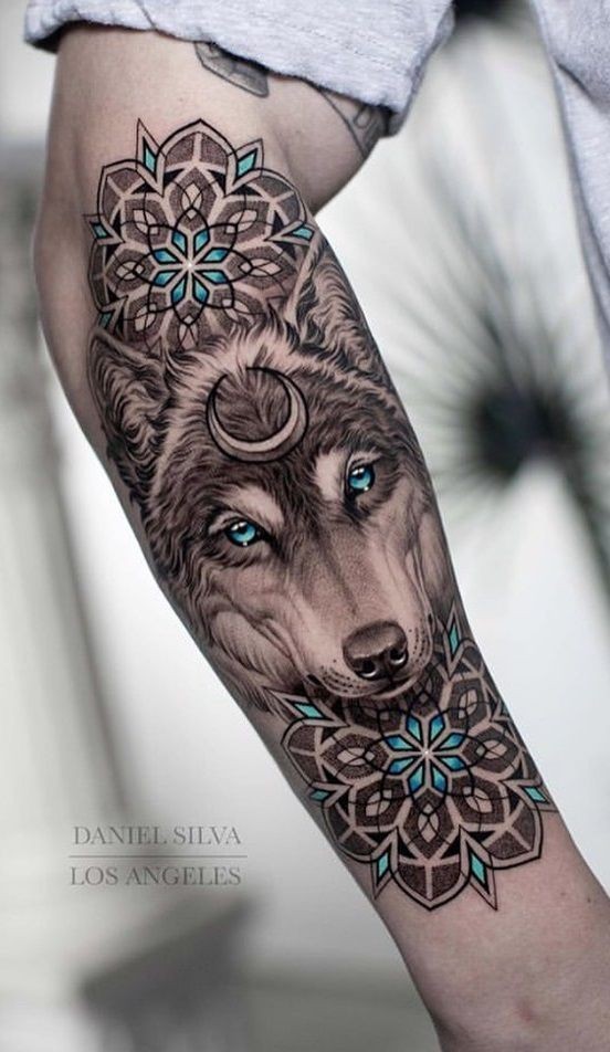 Mandala Tatouage Loup Femme