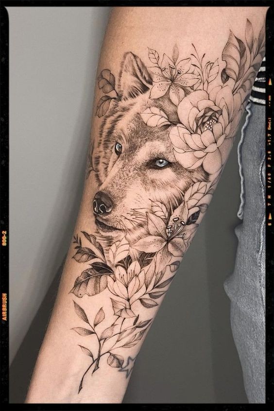 Les 100 plus beaux tatouages loup pour femme 25