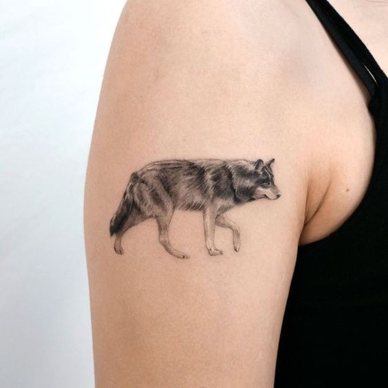 Les 100 plus beaux tatouages loup pour femme 92