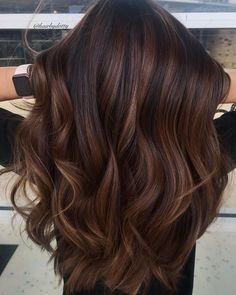 Les 29 plus beaux balayages chocolat sur cheveux noir 8