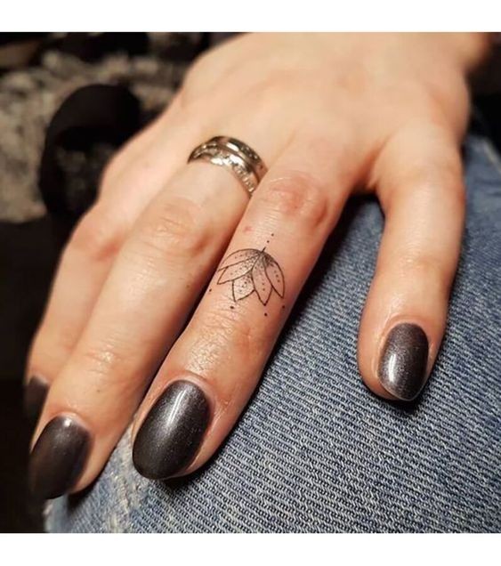 Les 100 plus beaux tatouages de doigts 1