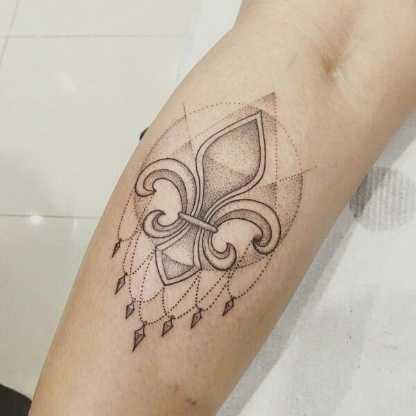 Les 50 plus beaux tatouages fleurs de lys 12 Les 50 plus beaux tatouages fleurs de lys 12