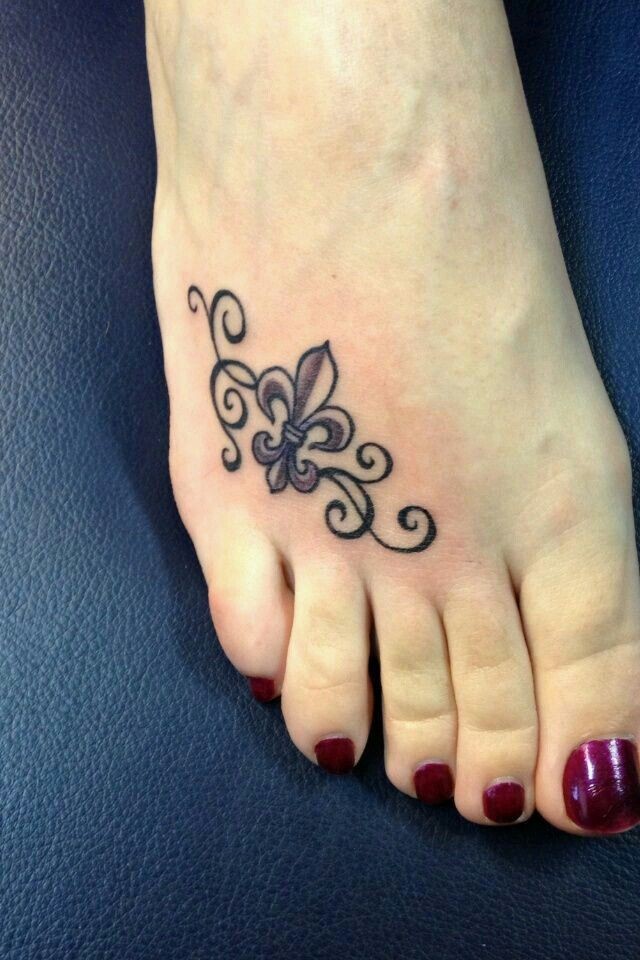 Les 50 plus beaux tatouages fleurs de lys 13 Les 50 plus beaux tatouages fleurs de lys 13