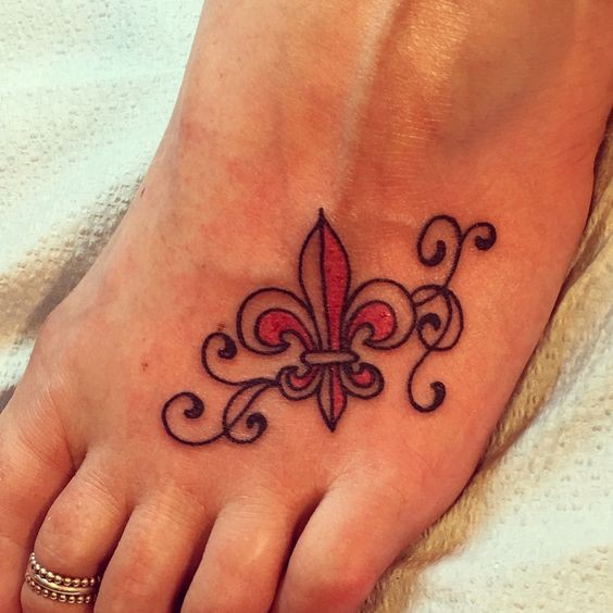 Les 50 plus beaux tatouages fleurs de lys 14 Les 50 plus beaux tatouages fleurs de lys 14