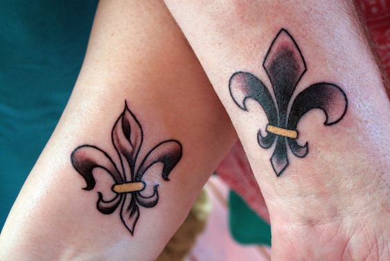 Les 50 plus beaux tatouages fleurs de lys 18 Les 50 plus beaux tatouages fleurs de lys 18