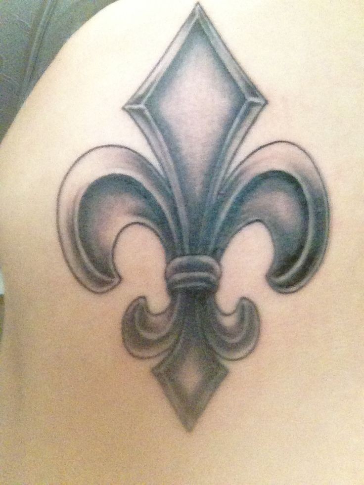 Les 50 plus beaux tatouages fleurs de lys 22 Les 50 plus beaux tatouages fleurs de lys 22