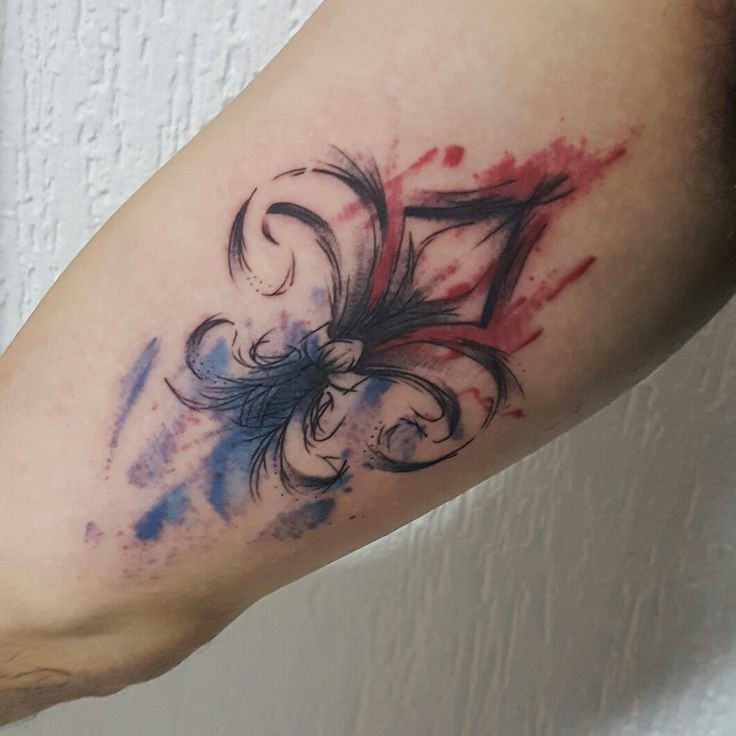 Les 50 plus beaux tatouages fleurs de lys 23