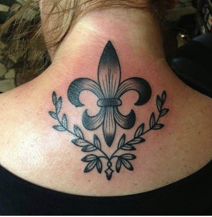 Les 50 plus beaux tatouages fleurs de lys 24