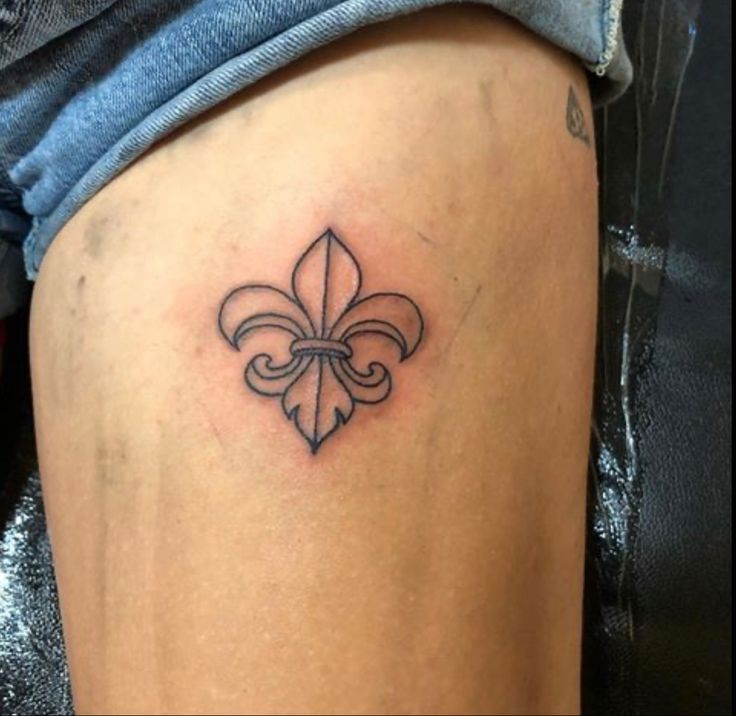 Les 50 plus beaux tatouages fleurs de lys 25 Les 50 plus beaux tatouages fleurs de lys 25