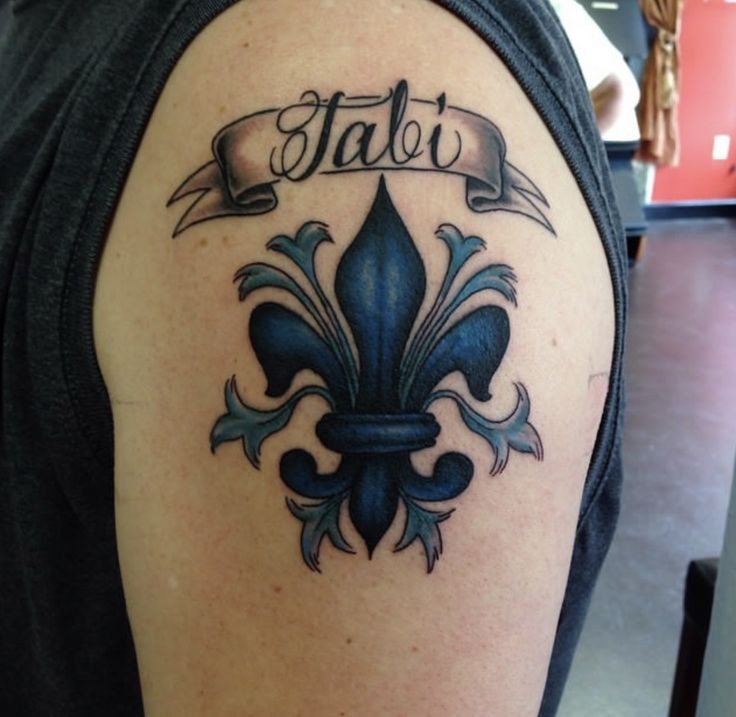 Les 50 plus beaux tatouages fleurs de lys 27 Les 50 plus beaux tatouages fleurs de lys 27