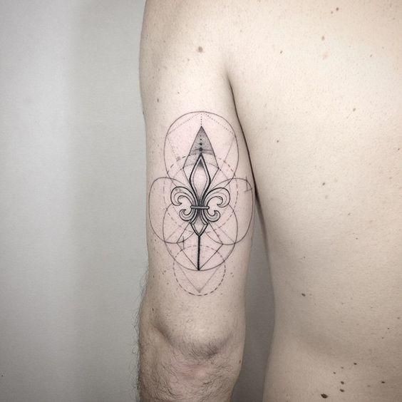 Les 50 plus beaux tatouages fleurs de lys 28 Les 50 plus beaux tatouages fleurs de lys 28