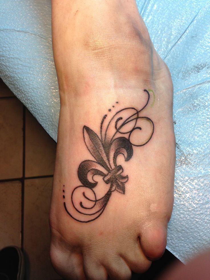 Les 50 plus beaux tatouages fleurs de lys 3 Les 50 plus beaux tatouages fleurs de lys 3