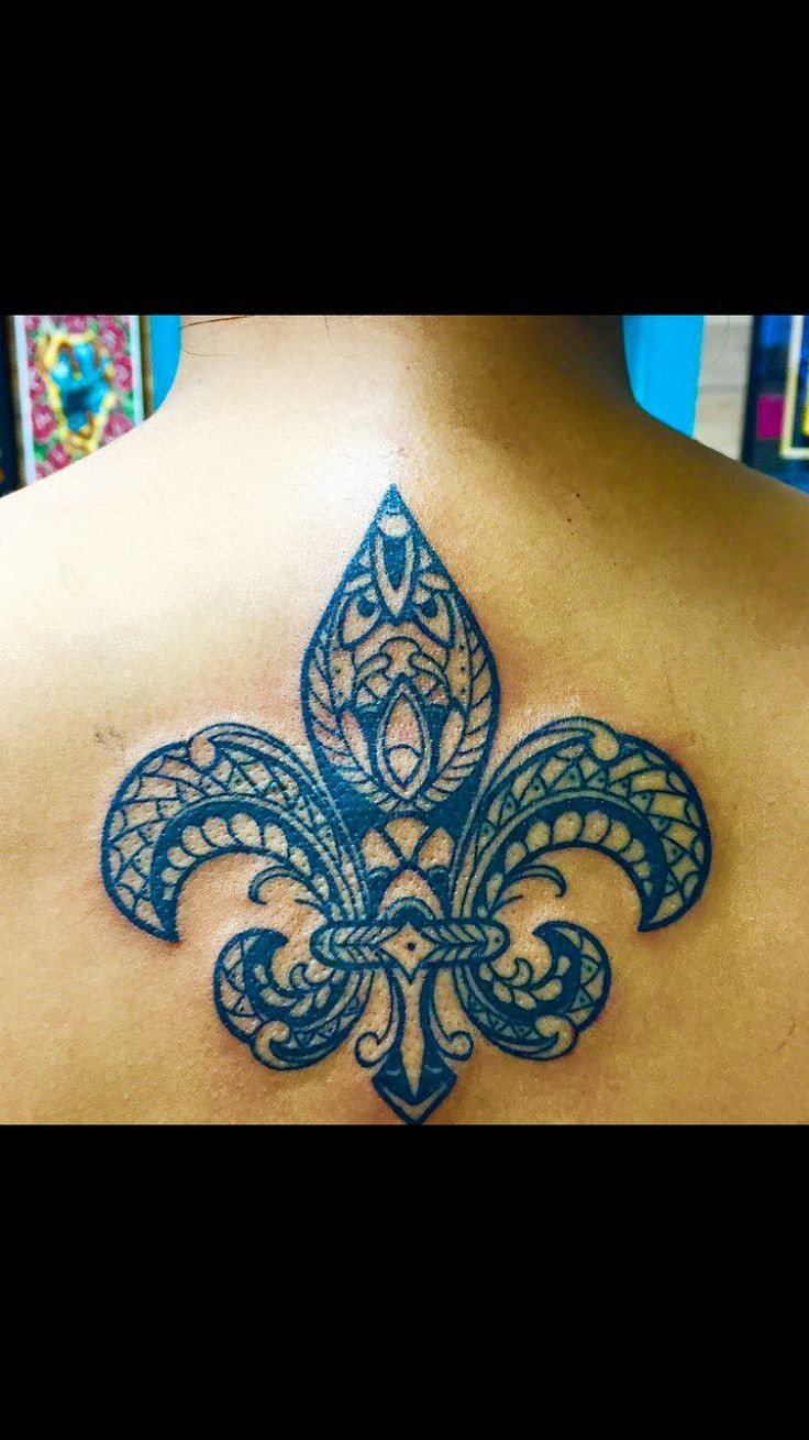 Les 50 plus beaux tatouages fleurs de lys 34 Les 50 plus beaux tatouages fleurs de lys 34