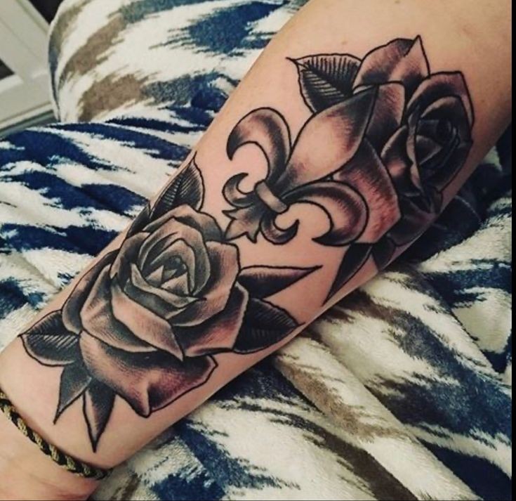 Les 50 plus beaux tatouages fleurs de lys 37