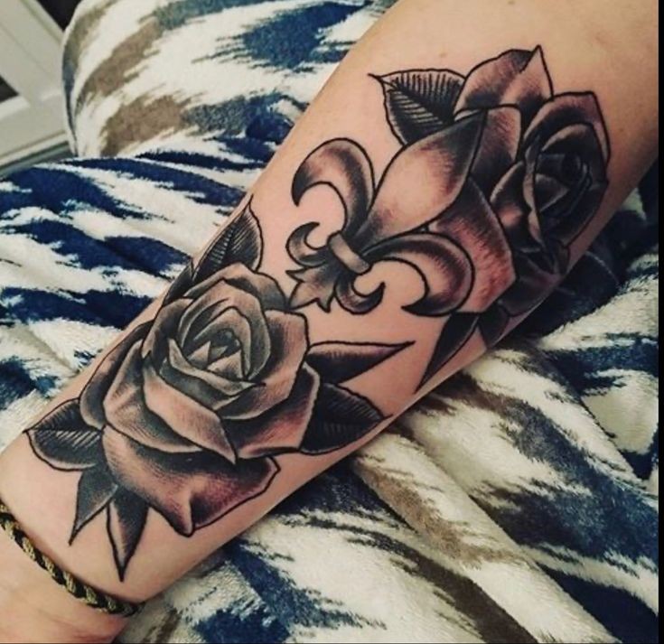Les 50 plus beaux tatouages fleurs de lys 37 Les 50 plus beaux tatouages fleurs de lys 37