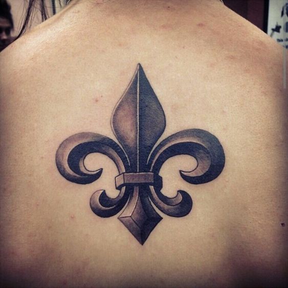 Les 50 plus beaux tatouages fleurs de lys 43 Les 50 plus beaux tatouages fleurs de lys 43