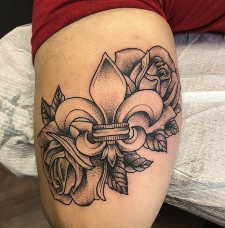 Les 50 plus beaux tatouages fleurs de lys 45 Les 50 plus beaux tatouages fleurs de lys 45