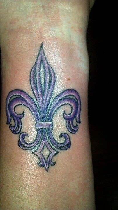 Les 50 plus beaux tatouages fleurs de lys 46 Les 50 plus beaux tatouages fleurs de lys 46