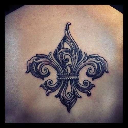 Les 50 plus beaux tatouages fleurs de lys 5 Les 50 plus beaux tatouages fleurs de lys 5