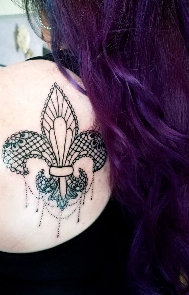 Les 50 plus beaux tatouages fleurs de lys 7 Les 50 plus beaux tatouages fleurs de lys 7