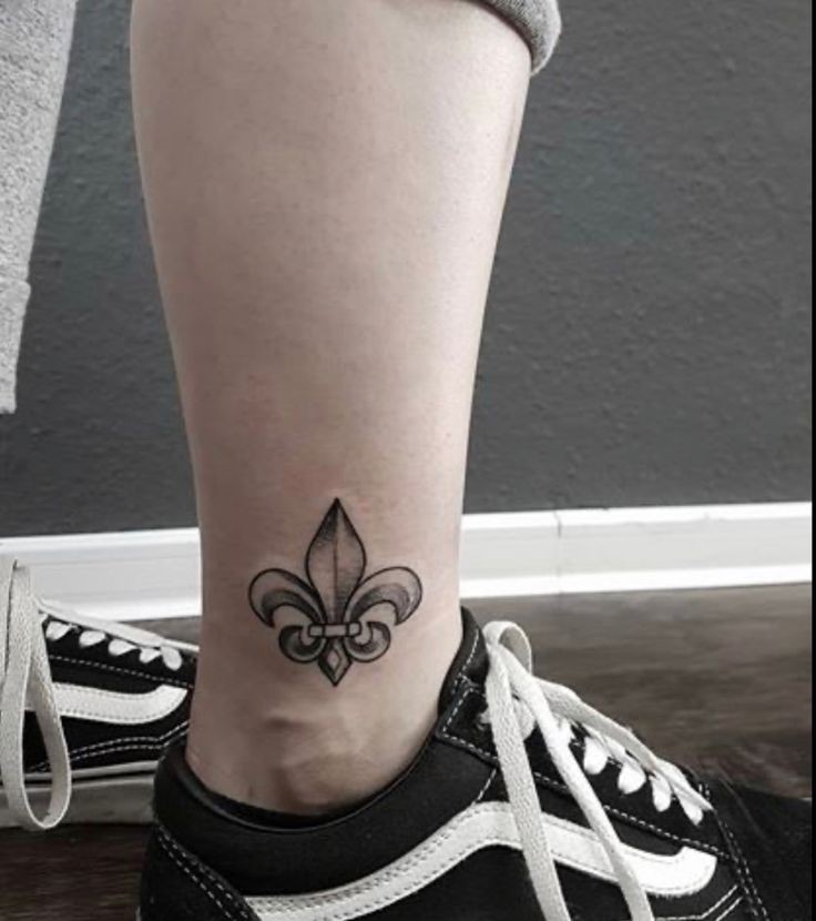 Les 50 plus beaux tatouages fleurs de lys 9 Les 50 plus beaux tatouages fleurs de lys 9