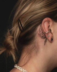 Les 50 plus beaux tatouages derrière l'oreille 13