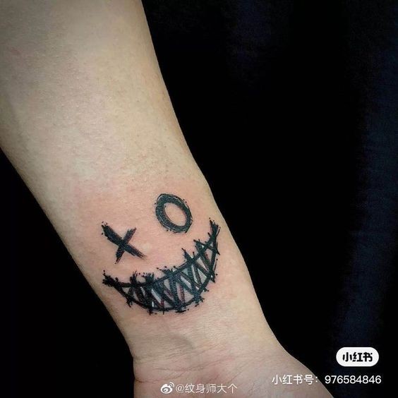 56 top idées de tatouages poignet 14